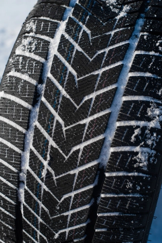 фото протектора и шины WINTERHAWKE II Шина ZMAX WINTERHAWKE II 245/45 R20 103V
