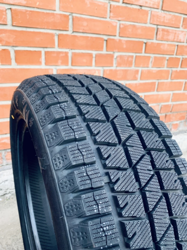 фото протектора и шины Ice Blazer Arctic SUV Шина Sailun Ice Blazer Arctic SUV 235/60 R18 107T