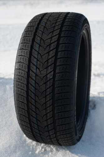 фото протектора и шины WINTERHAWKE II Шина ZMAX WINTERHAWKE II 295/35 R21 107H