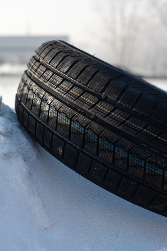 фото протектора и шины ICEPIONEER 868 Шина ZMAX ICEPIONEER 868 255/60 R18 112T